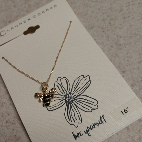 ALL NEW Beauty kit!!Bee necklace,Mask,Rose toner+ - Picture 6 of 7